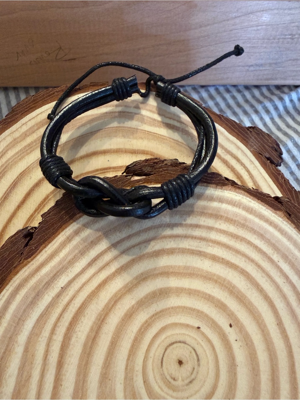 Black Braided Leather Knot Bracelet for Men - Picture 4 of 9